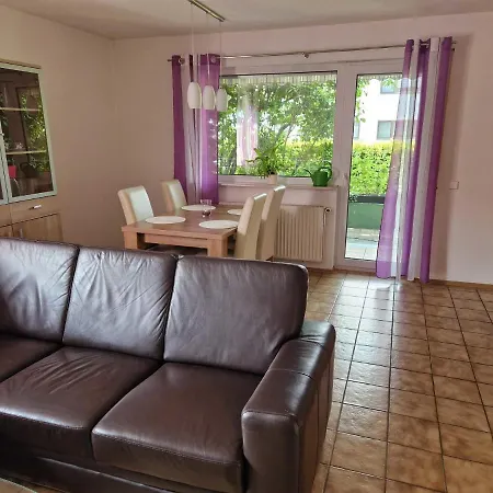Apartment 3-zimmer-apartment Mit Balkon & Garten