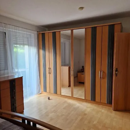3-zimmer-apartment Mit Balkon & Garten Apartment *